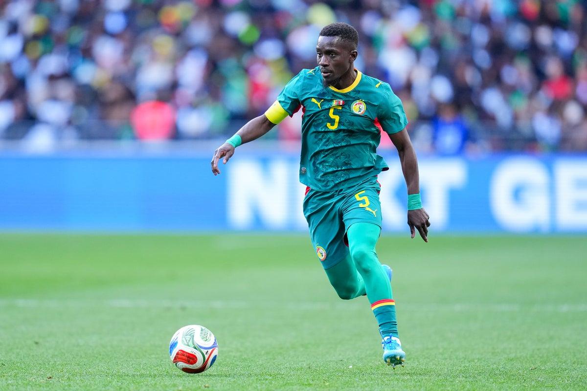 Everton souhaite prolonger Idrissa Gueye et vise Hayden Hackney pour renforcer son milieu