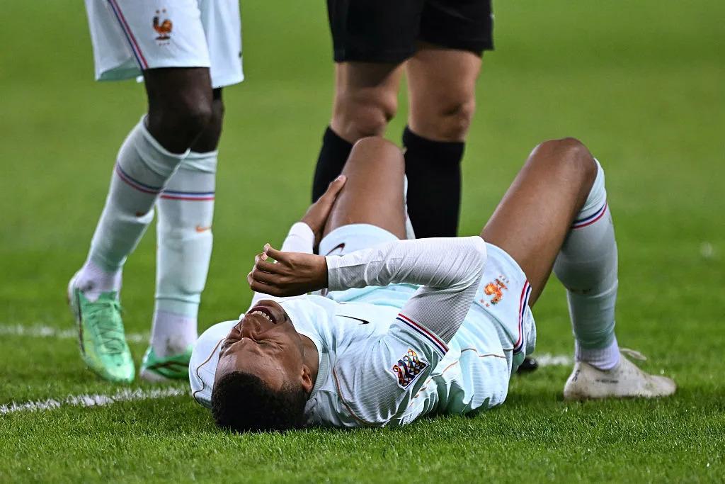 Mbappé comes out injured in Zidane's first match